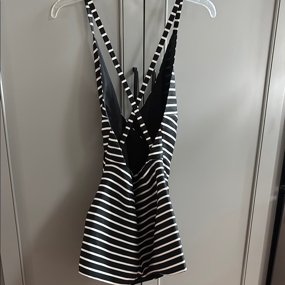 Lovers + Friends Size XS Jayla Striped Backless Romper - Picture 6 of 10